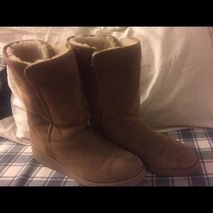 Ladies UGG boots GUC size 9.5